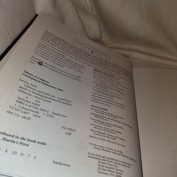 Cabinets and Built-in by Paul Levine 1994 HC Like New! - Picture 5 of 8